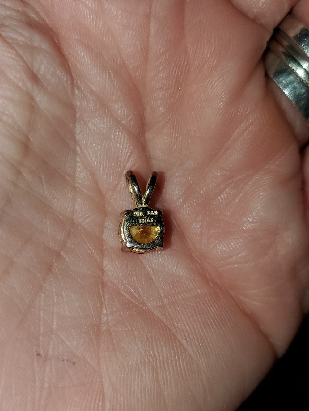 Round-Cut Citrine Pendant 925 Silver - Picture 5 of 5